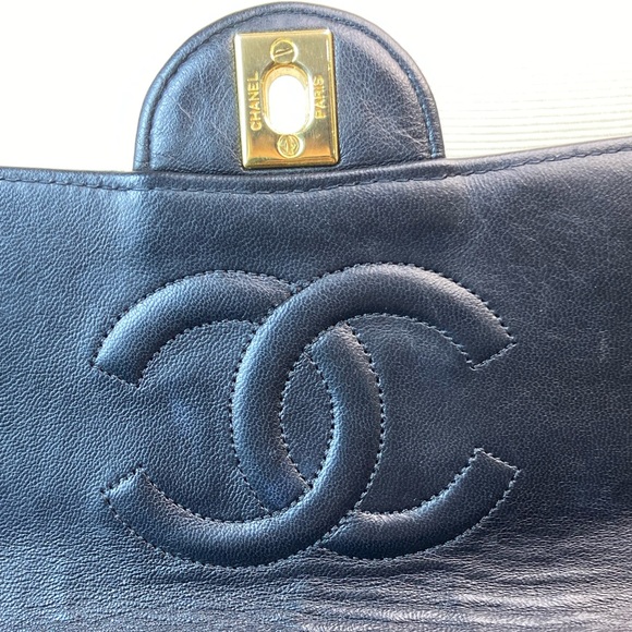 HOLD - CHANEL Vintage Black Lambskin Flap Bag Medium GHW - Picture 13 of 16
